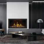 Foyer au gaz Napoleon Tall Linear Vector 50 with Luminous Logs